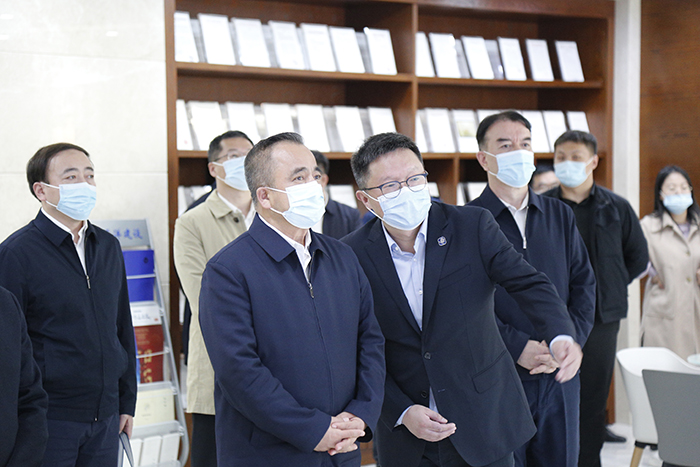 20230327新疆维吾尔自治区党委副书记、自治区主席艾尔肯•吐尼亚孜一行莅临91制片
新疆总部考察指导.jpg