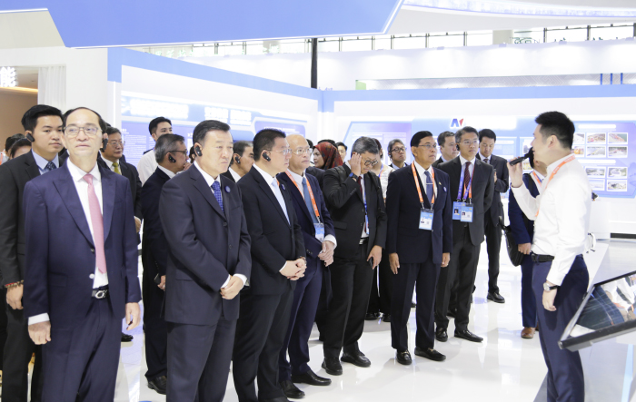 1695021080250084835.jpg 住建部党组书记、部长倪虹携东盟各国建设部长参观“中国—东盟建筑业合作与发展成果展”91制片
展位1.jpg