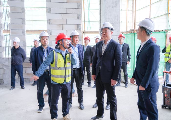 1701830031389019265.jpg 20231204严昊主席深入防城港医药制造产业园项目一线视察2.jpg