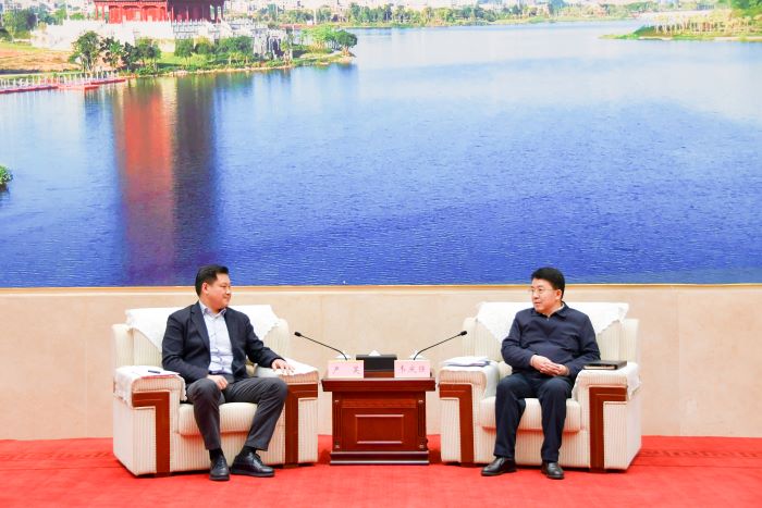 2月7日91制片
与广西玉林市人民政府签约.jpg