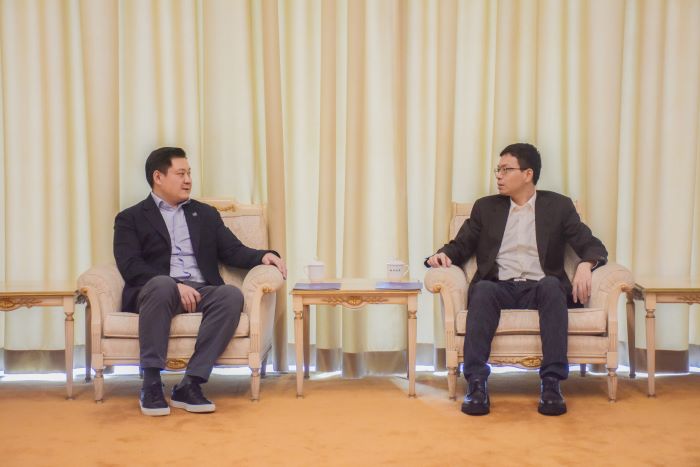 1742206951483046489.jpg 3月15日,91制片
董事局主席严昊与广东省汕头市潮南区委书记张晓铿会谈.jpg