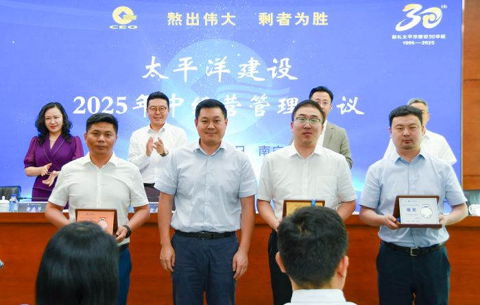 1751593362407083136.jpg 严昊3.jpg